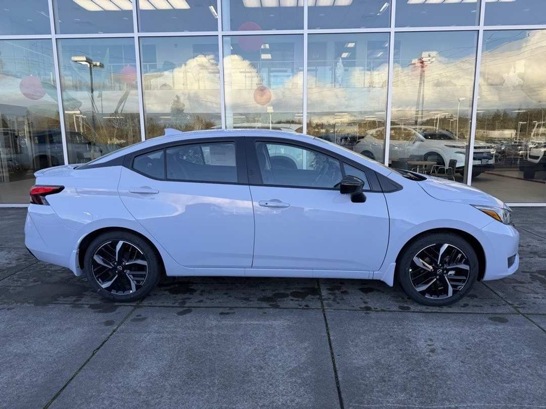 2025 Nissan Versa 1.6 SR - Image 8