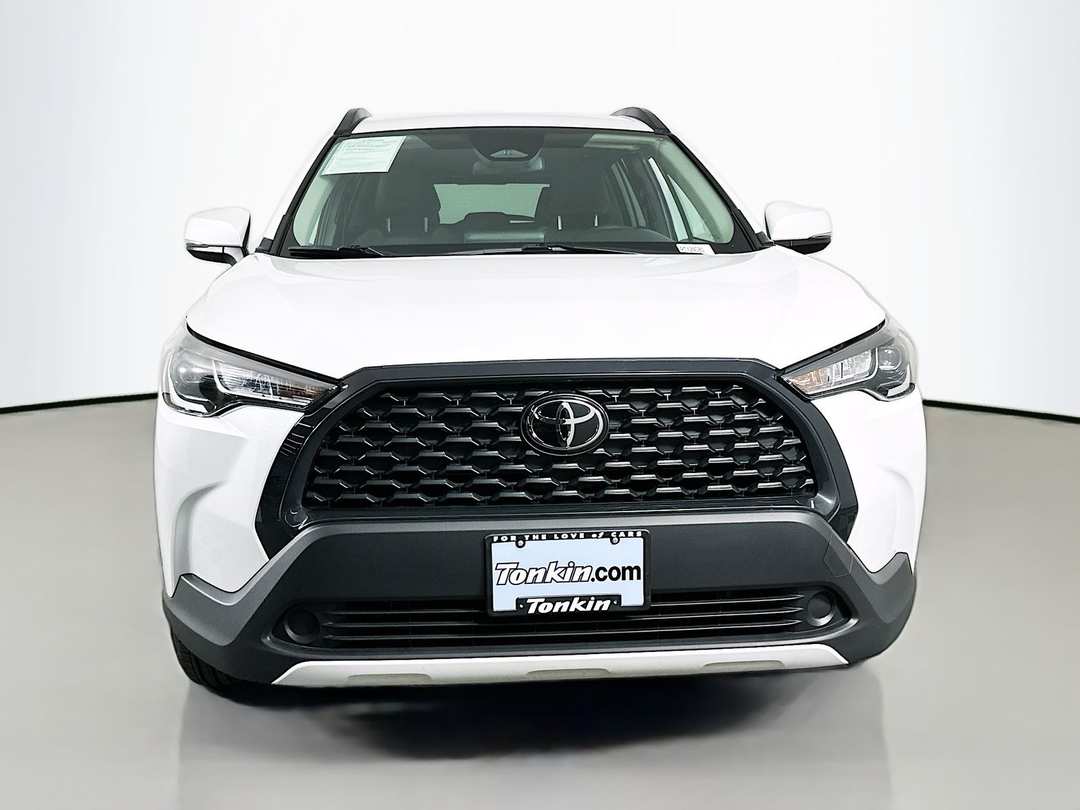 2024 Toyota Corolla Cross LE - Image 2