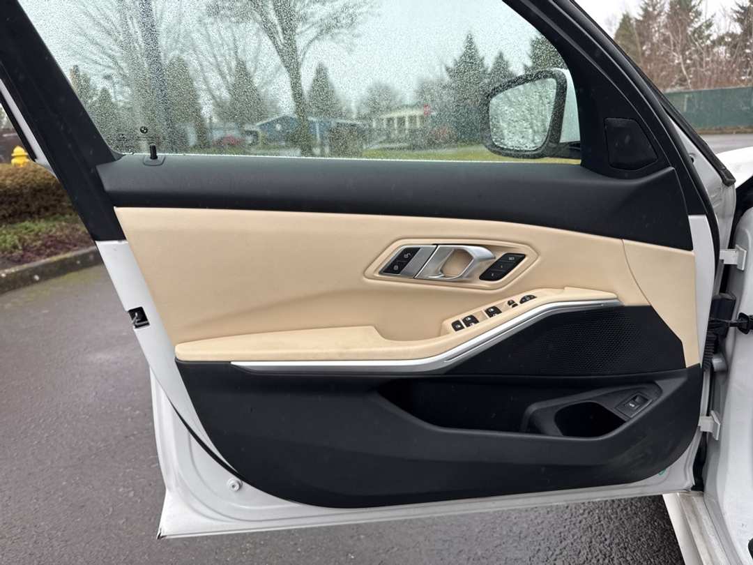 2022 BMW 3 Series 330i xDrive - Image 19