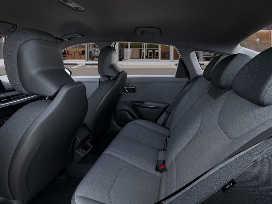 2025 Kia K4 LX - Image 18