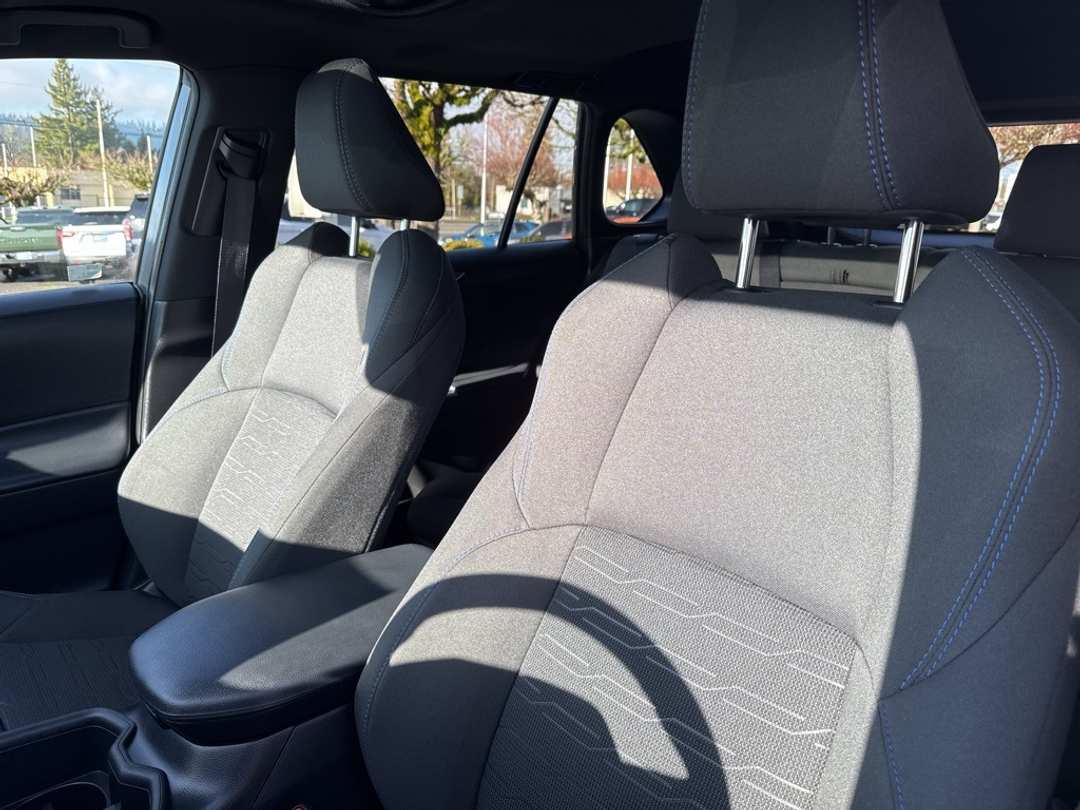 2022 Toyota Rav4 SE - Image 13