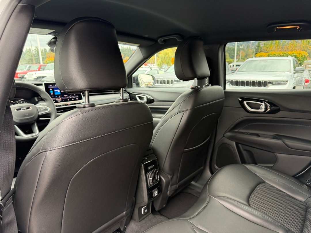 2026 Jeep Compass Latitude - Image 29