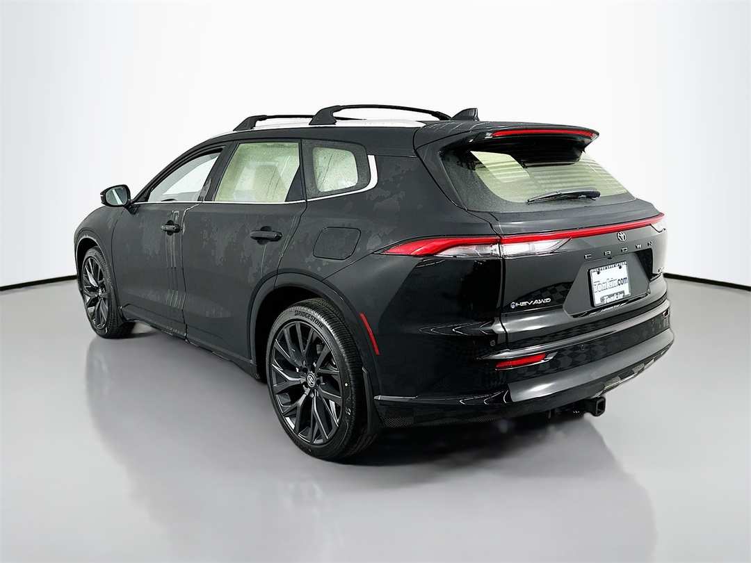 2026 Toyota Crown Signia Limited - Image 5