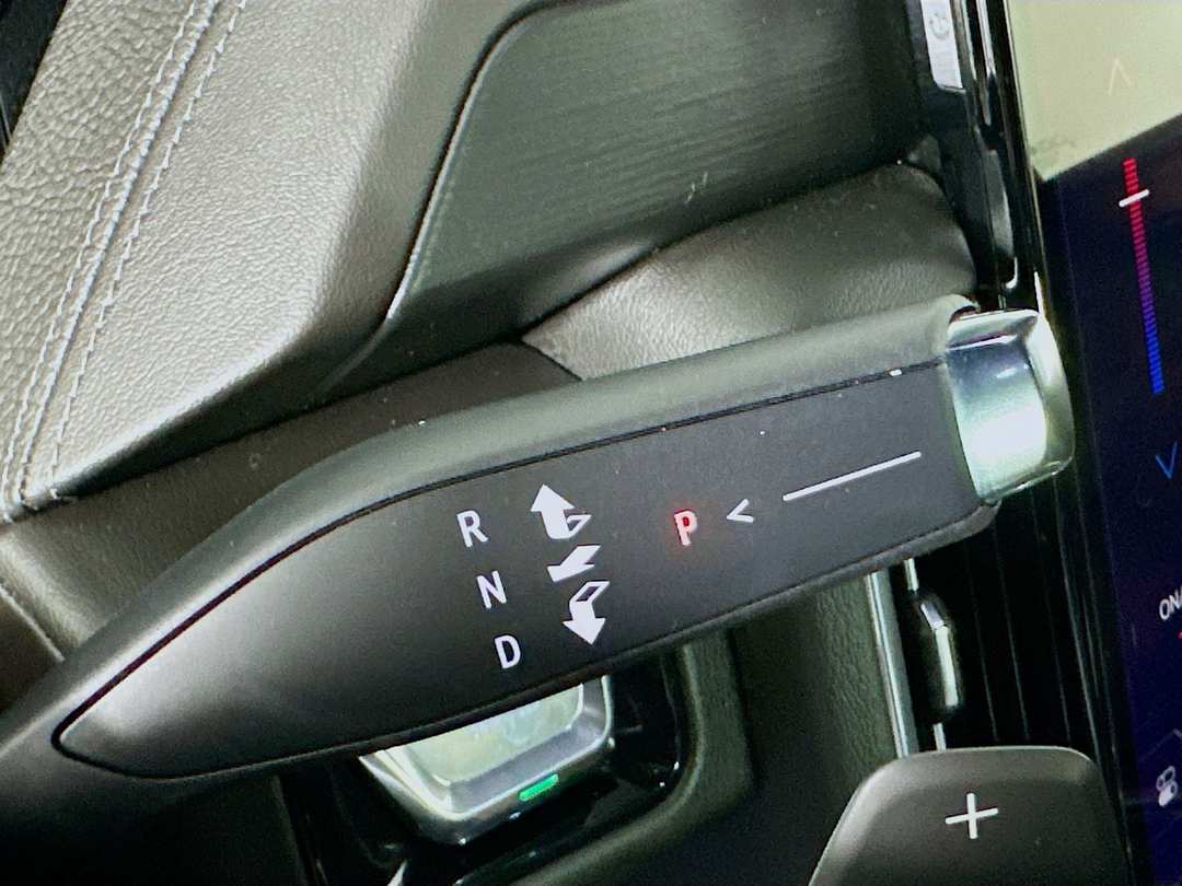 2025 GMC Yukon Denali - Image 18