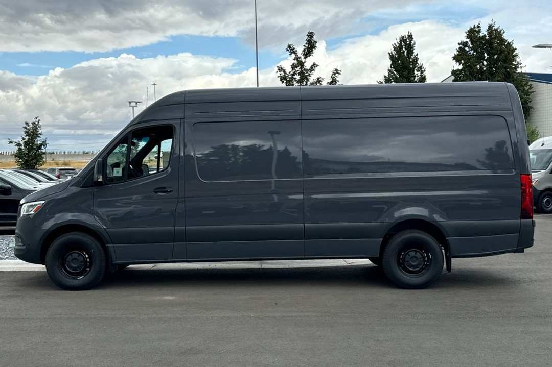 2024 Mercedes-Benz Sprinter 2500 Cargo 170 WB - Image 2