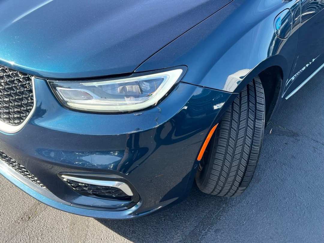 2023 Chrysler Pacifica Pinnacle - Image 3