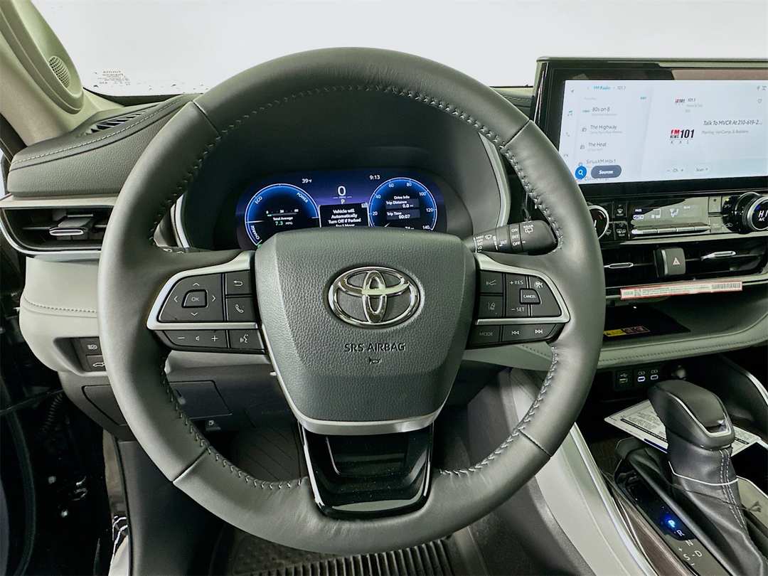 2026 Toyota Highlander Limited - Image 11
