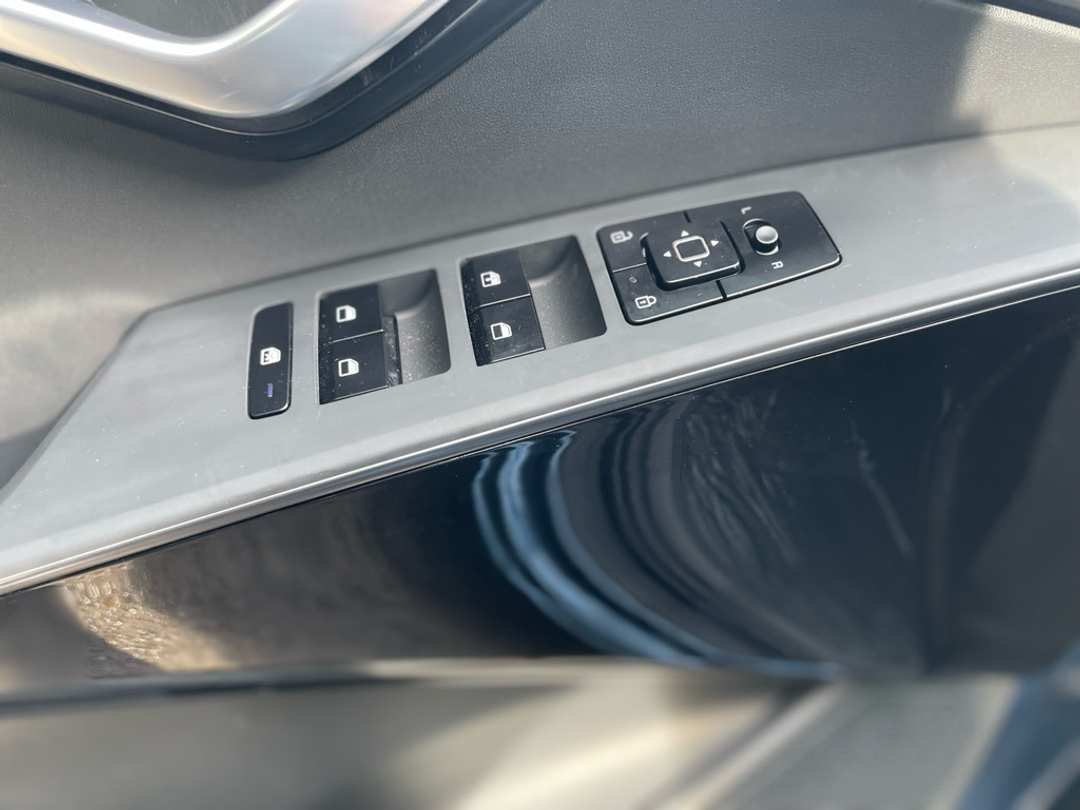 2025 Kia Niro EX - Image 10