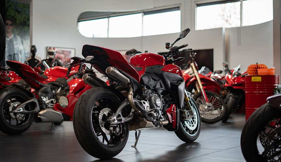 2026 Ducati Streetfighter V2 S - Image 5