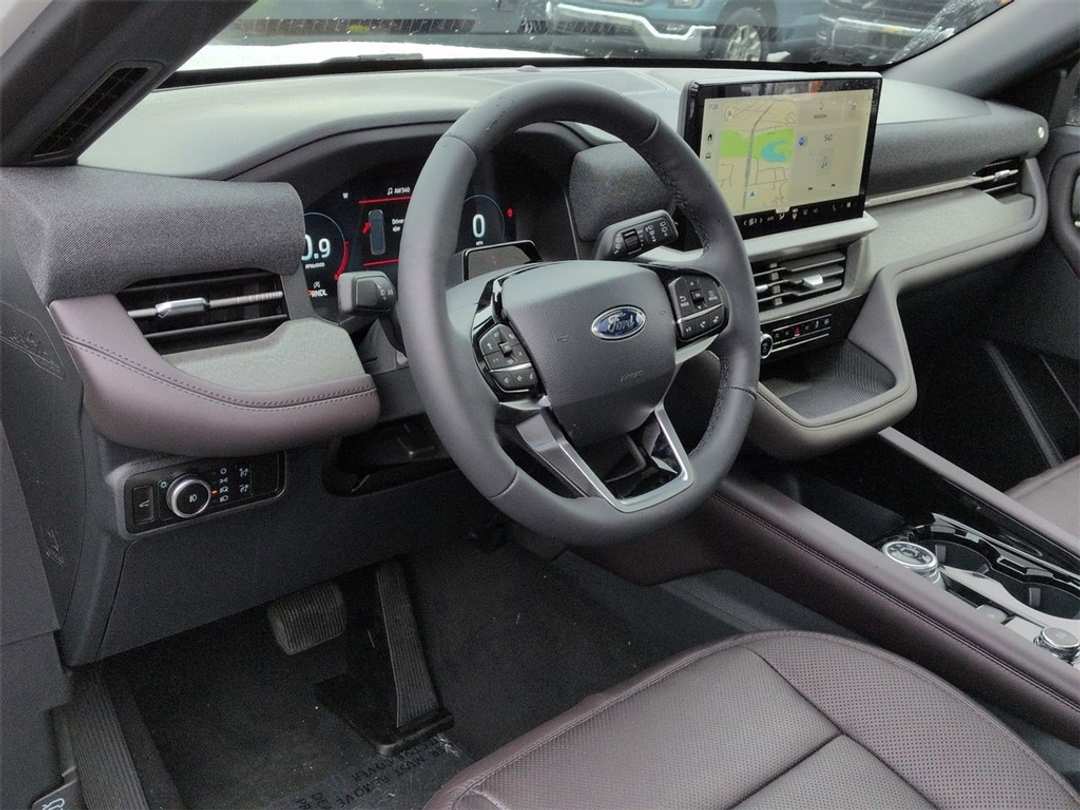 2026 Ford Explorer Platinum - Image 11