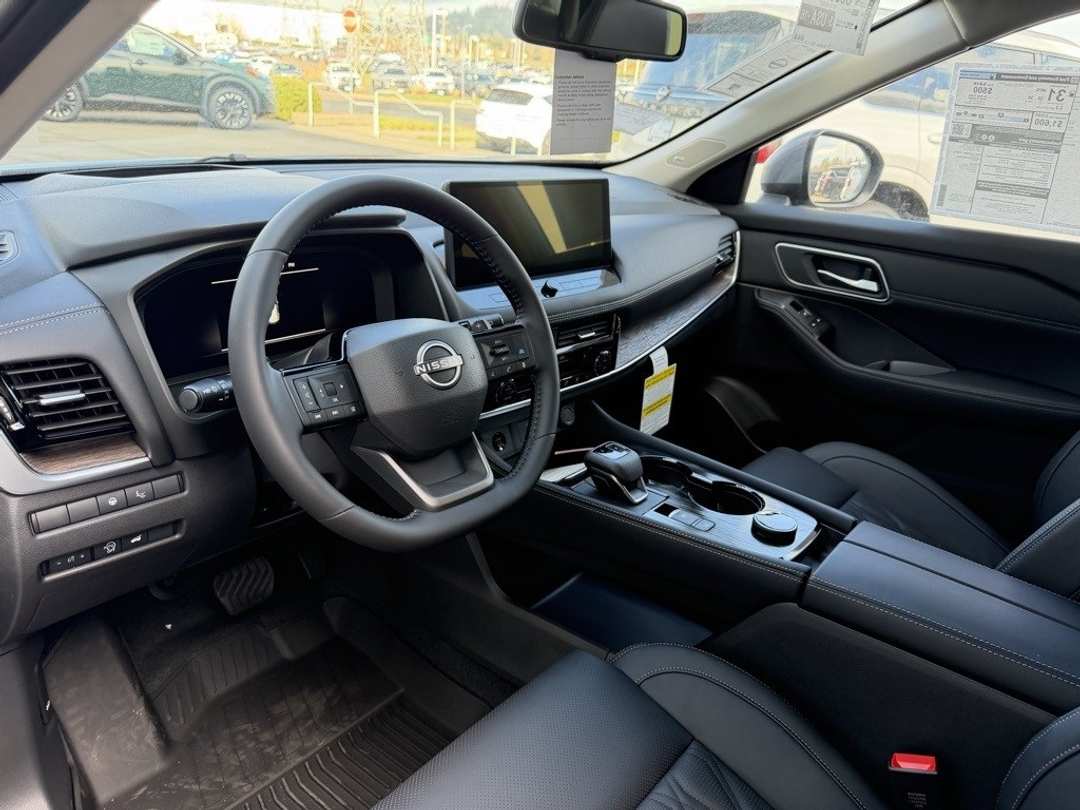 2026 Nissan Rogue Platinum - Image 18