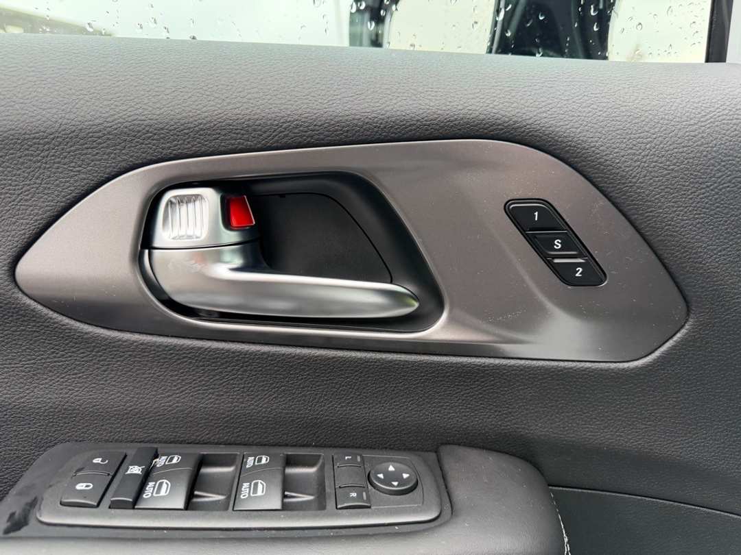 2026 Chrysler Pacifica Select - Image 12