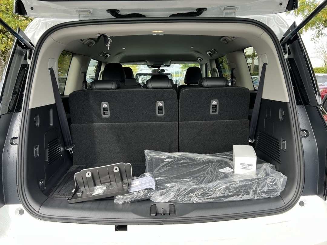 2026 Nissan Armada SV - Image 8