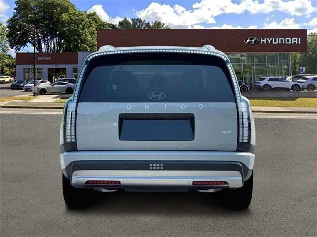 2026 Hyundai Ioniq 9 SE - Image 6