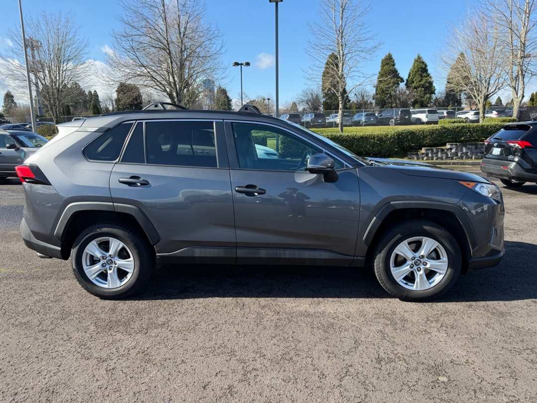 2021 Toyota Rav4 XLE - Image 9