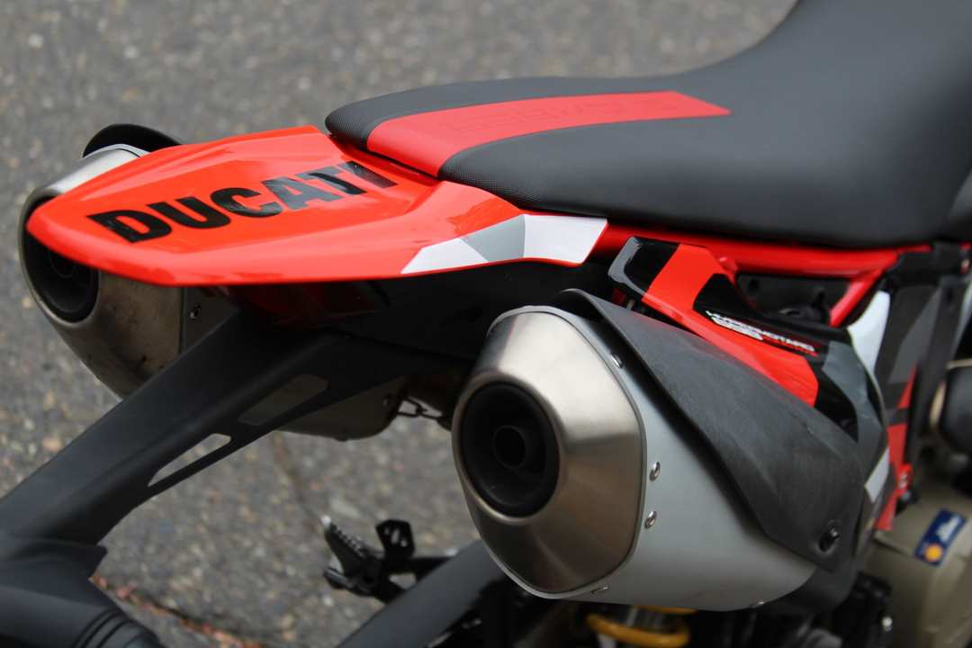 2024 Ducati Hypermotard 698 Mono Rve - Image 9