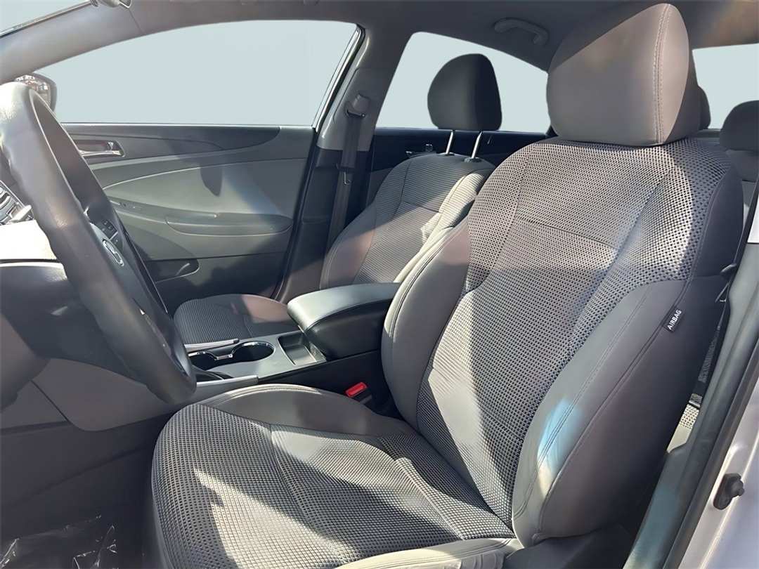 2012 Hyundai Sonata GLS - Image 9