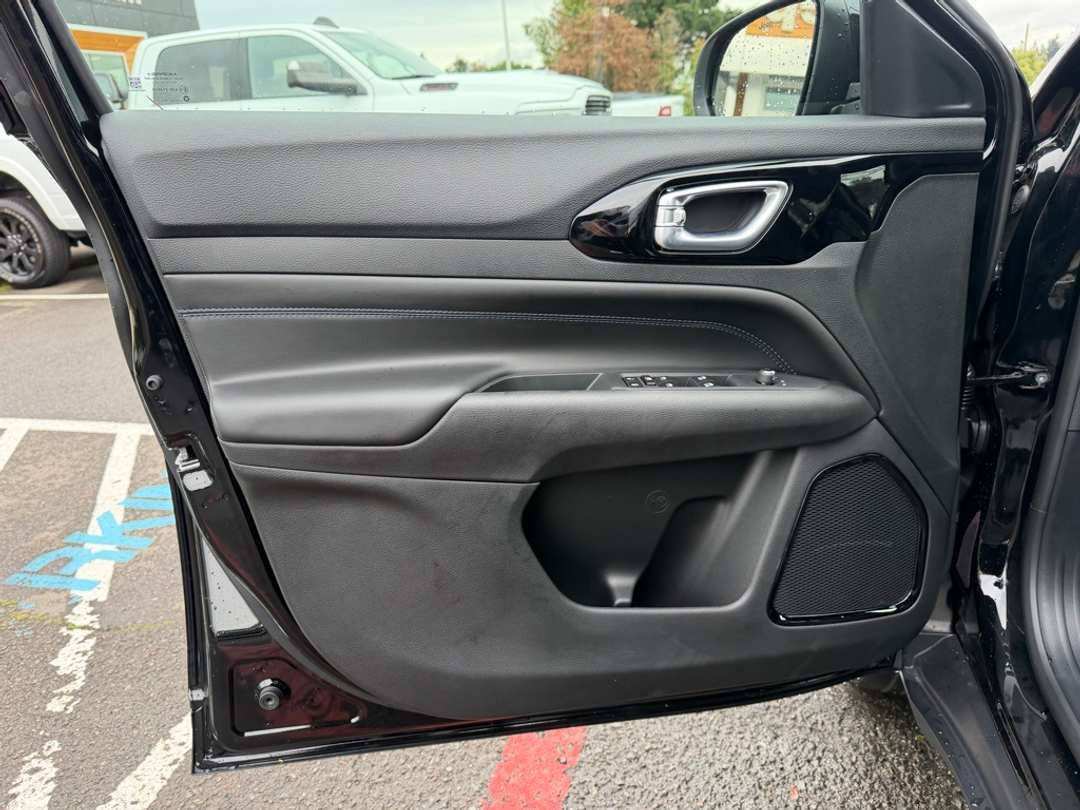 2026 Jeep Compass Latitude - Image 14