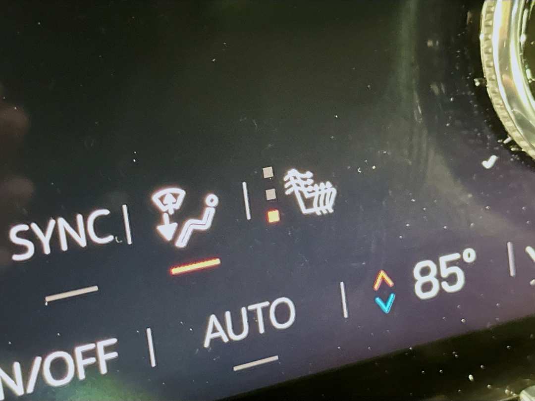 2025 GMC Yukon Denali - Image 22