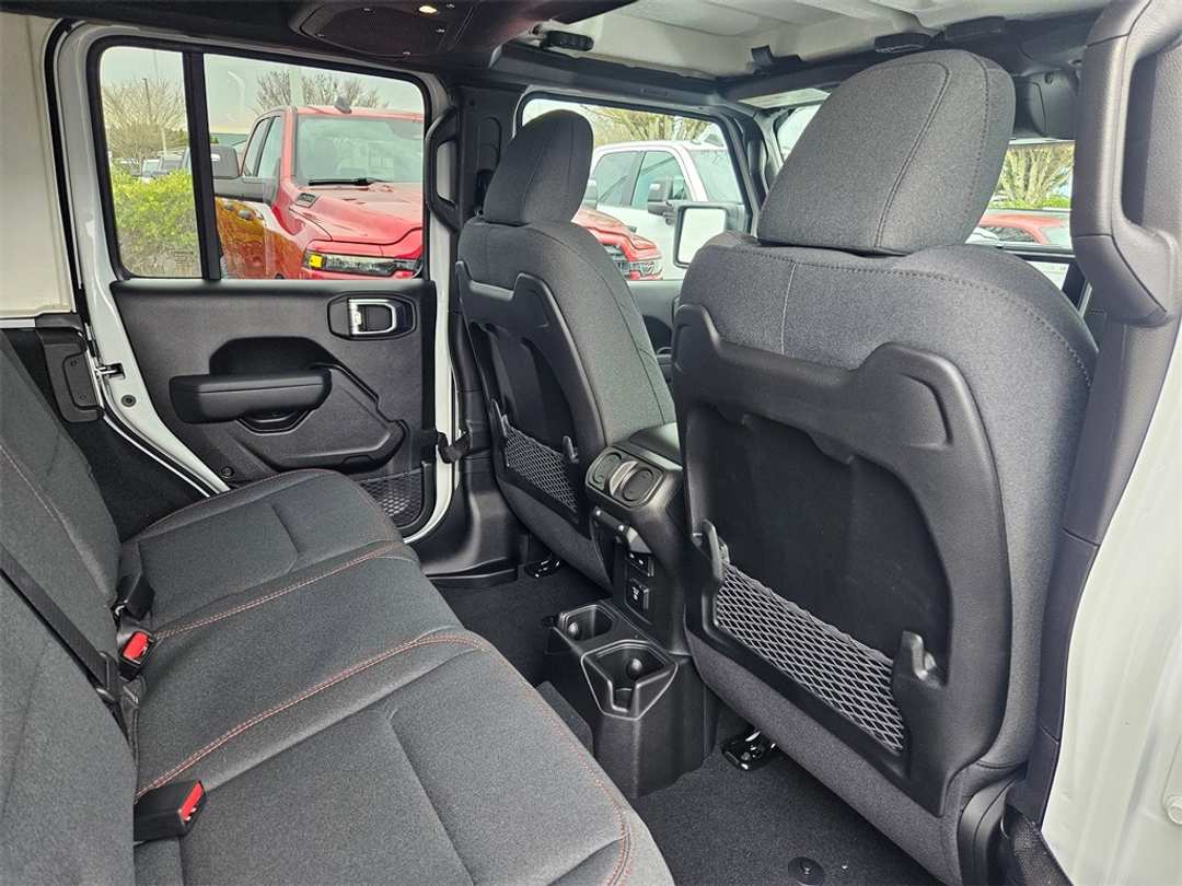 2026 Jeep Wrangler Rubicon - Image 37