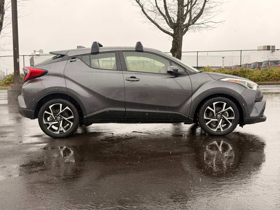 2019 Toyota C-Hr XLE - Image 8