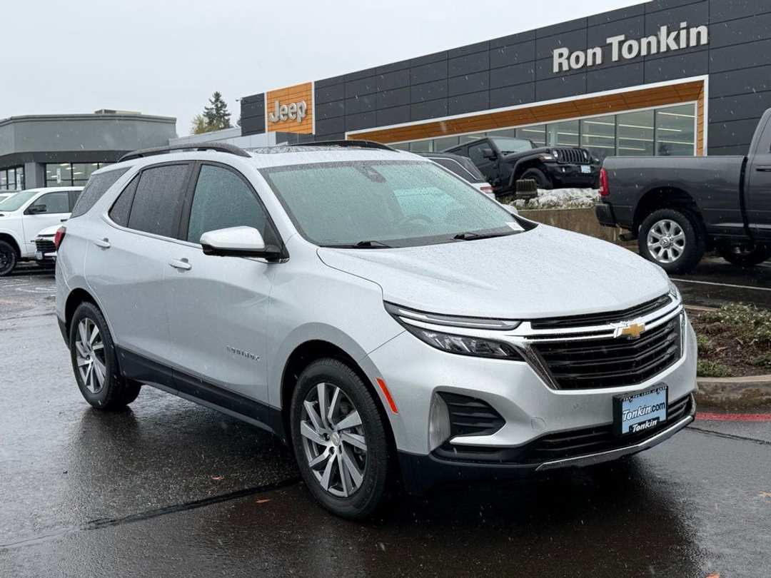 2022 Chevrolet Equinox LT - Image 2