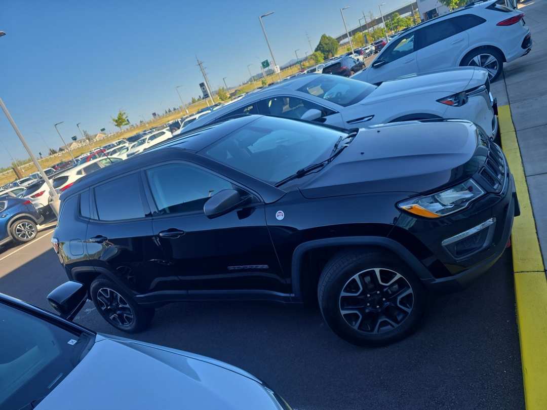 2019 Jeep Compass Trailhawk - Image 2