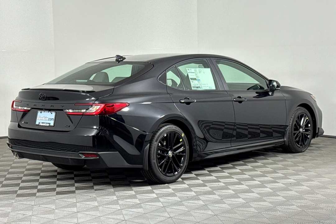 2026 Toyota Camry SE - Image 4