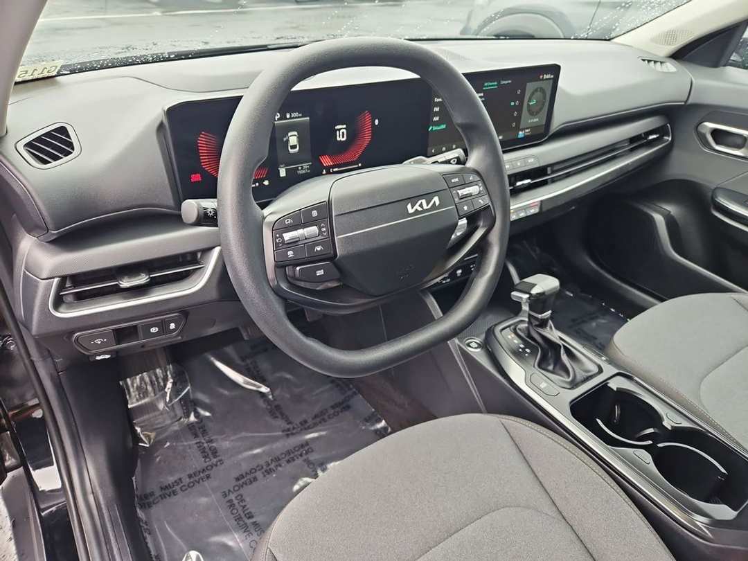 2025 Kia K4 LXS - Image 13