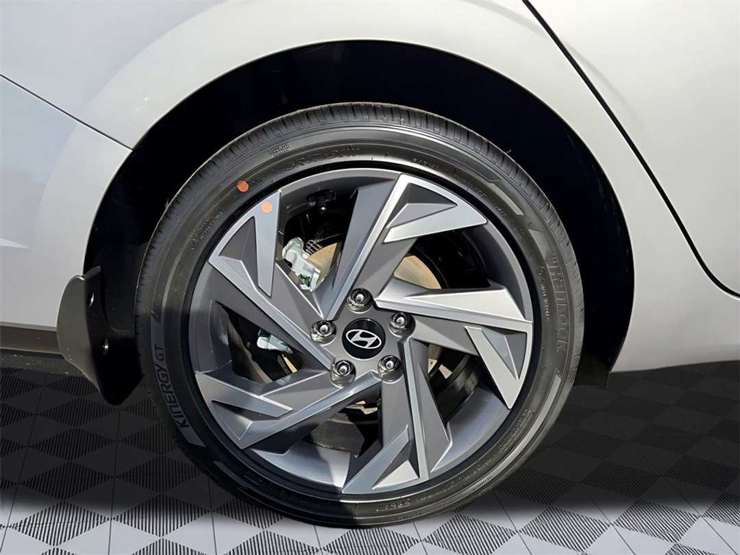 2026 Hyundai Elantra Limited - Image 9