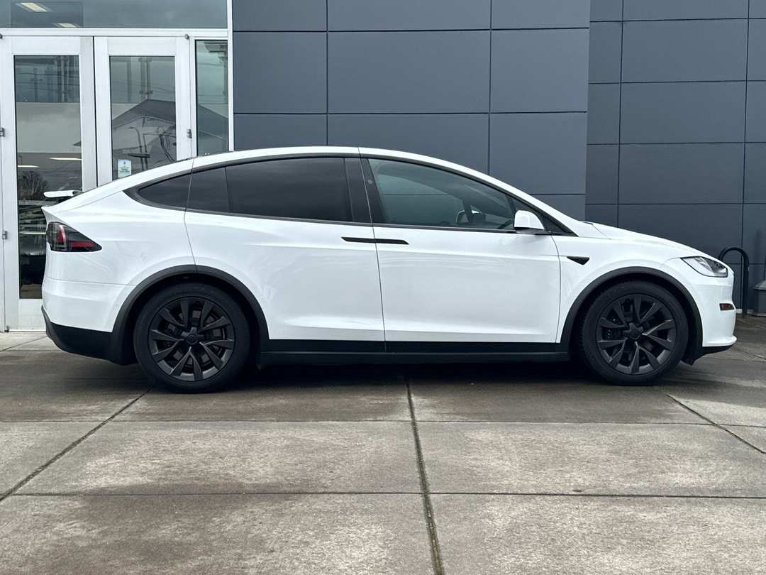 2023 Tesla Model X Standard Range - Image 2