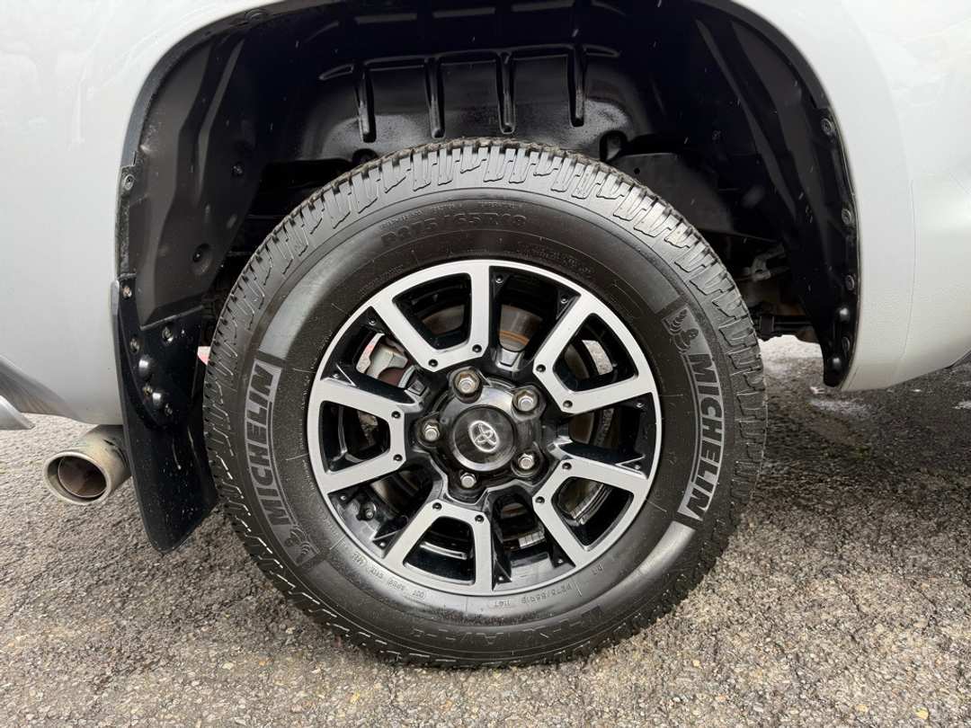 2018 Toyota Tundra SR5 - Image 10