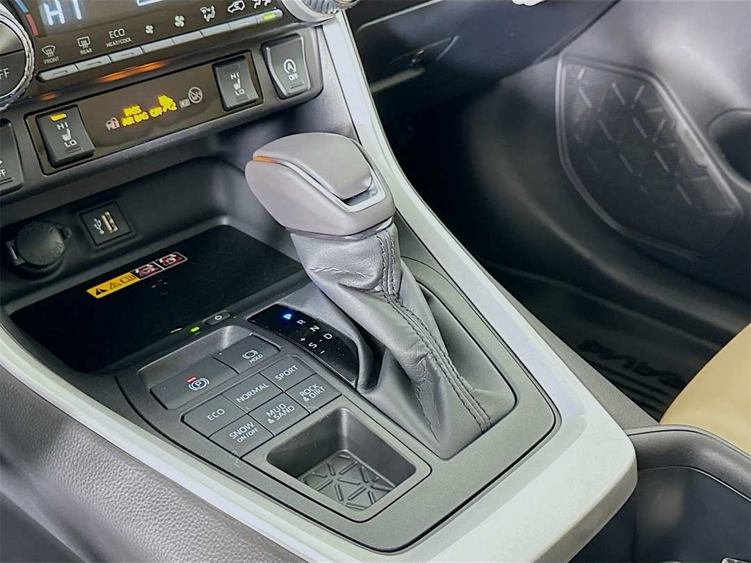 2025 Toyota Rav4 XLE Premium - Image 17