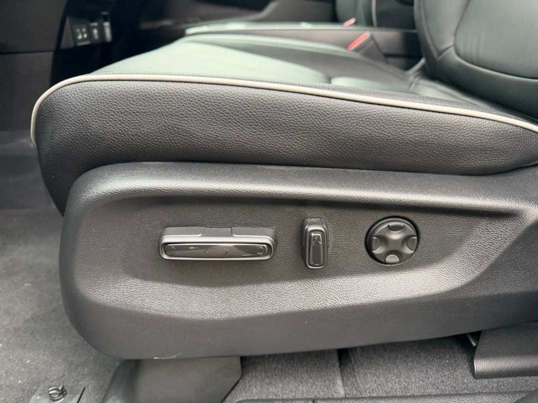 2026 Honda Odyssey Touring - Image 14