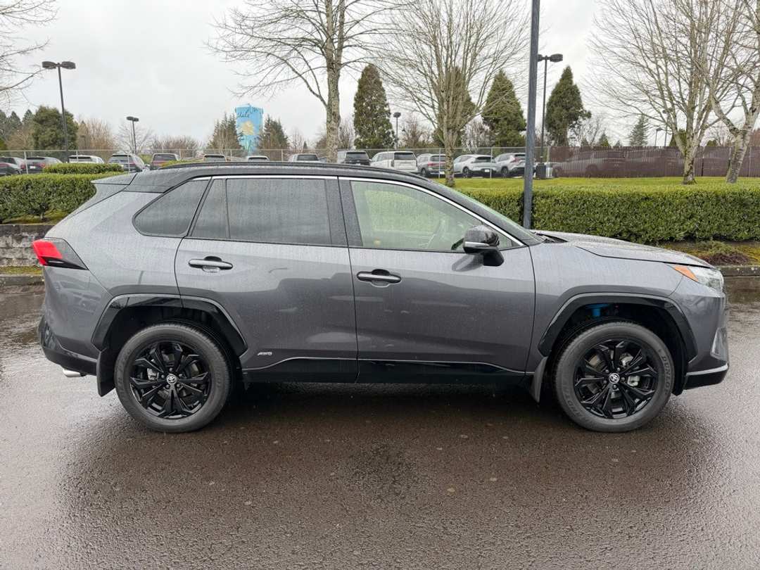 2023 Toyota Rav4 XSE - Image 9