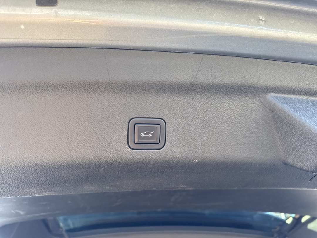 2024 Chevrolet Suburban High Country - Image 16