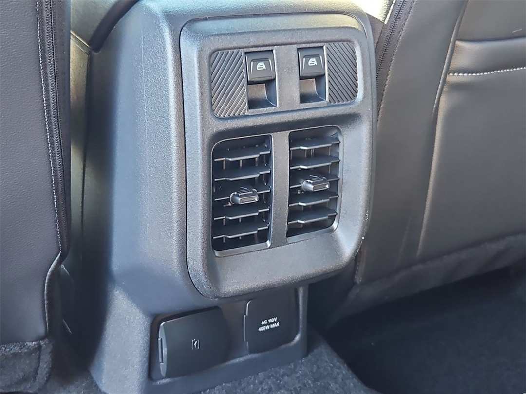 2025 Ford Bronco Outer Banks - Image 25