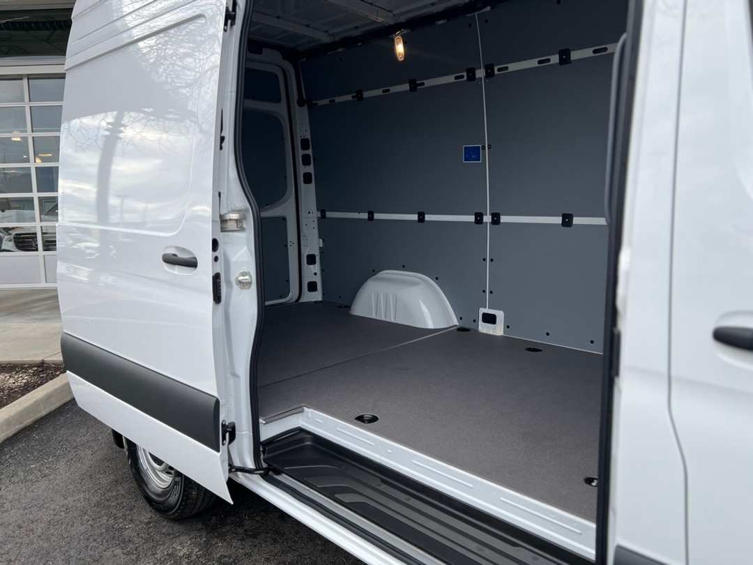 2024 Mercedes-Benz Sprinter 2500 Cargo 144 WB - Image 20