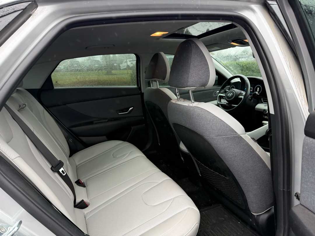 2021 Hyundai Elantra Limited - Image 23