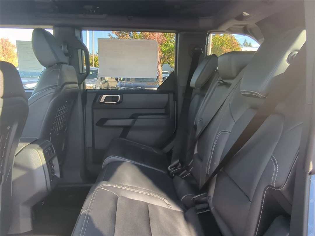 2025 Ford Bronco Big Bend - Image 24