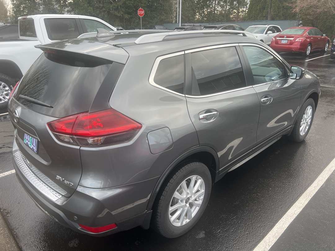 2019 Nissan Rogue SV - Image 3