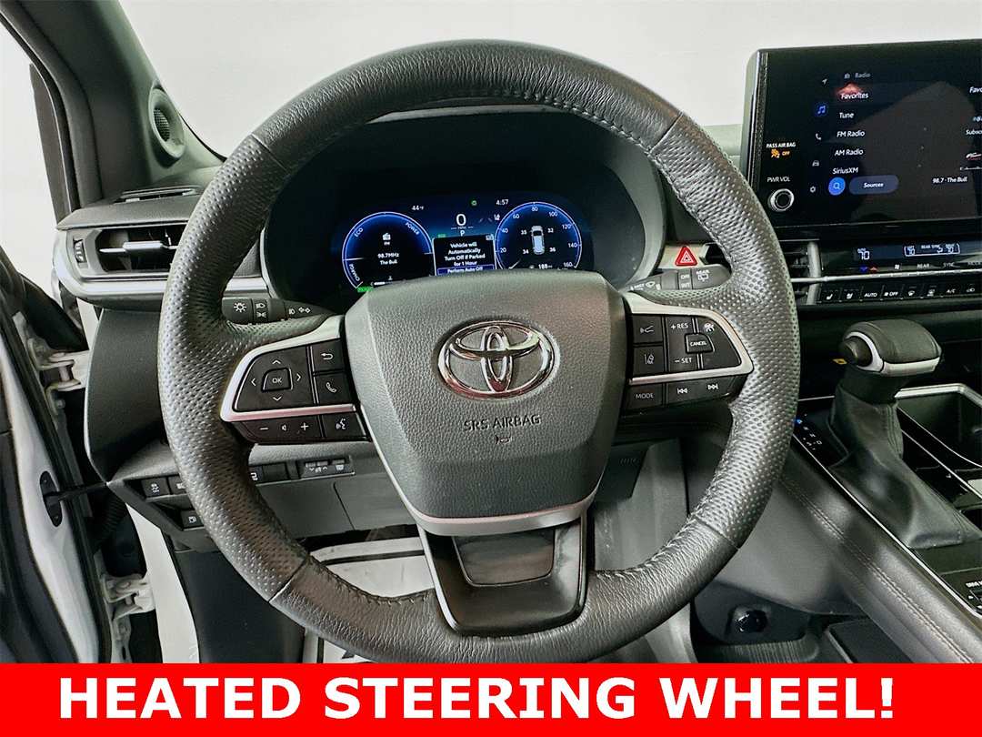 2025 Toyota Sienna Platinum - Image 15