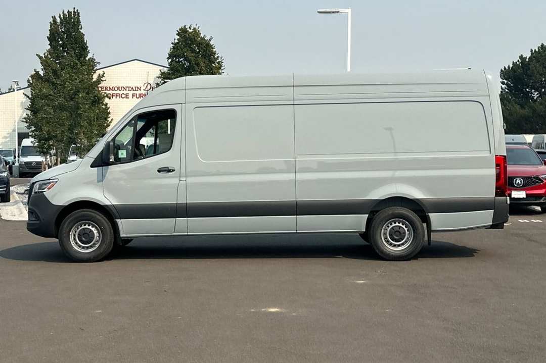 2024 Mercedes-Benz Sprinter 2500 Cargo 170 WB - Image 2
