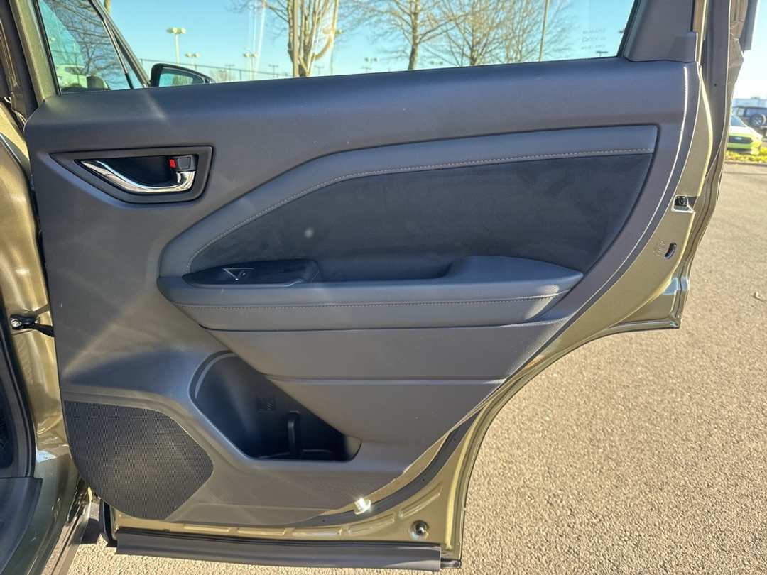 2026 Subaru Forester Touring - Image 22