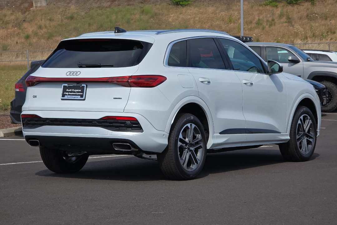 2025 Audi Q5 - Image 3