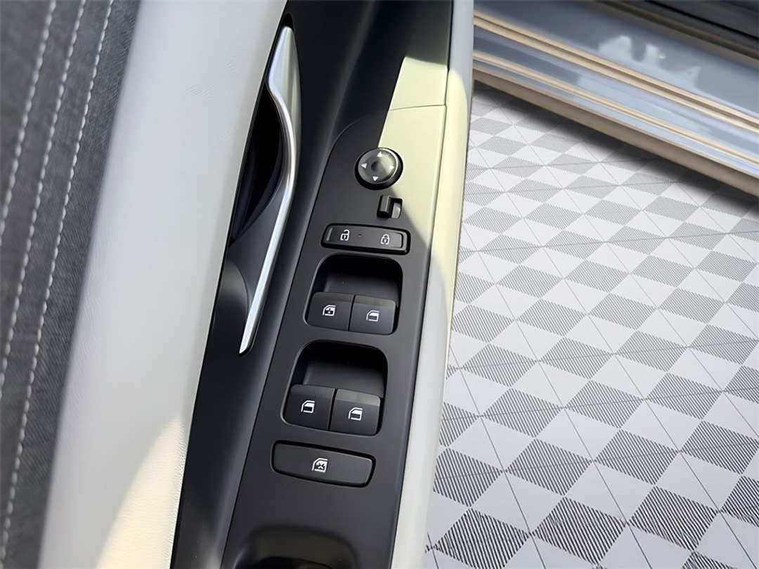 2026 Hyundai Elantra Limited - Image 12