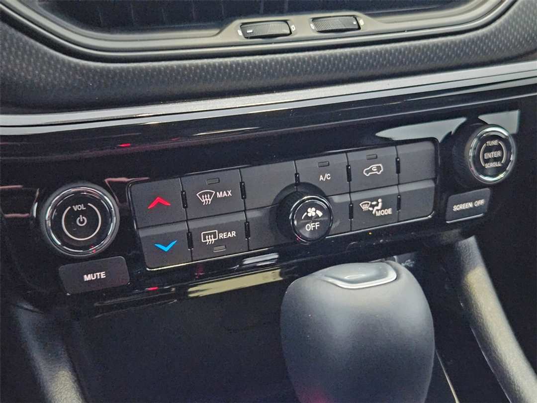 2026 Jeep Compass Latitude - Image 23