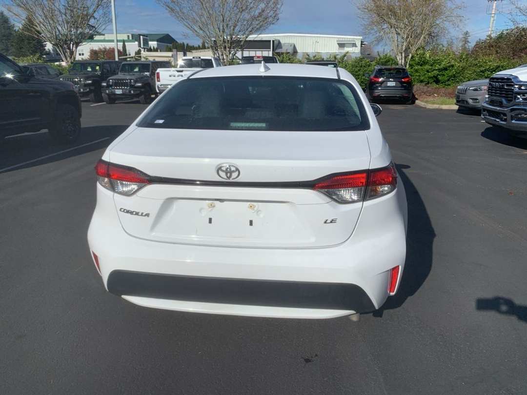 2021 Toyota Corolla LE - Image 3