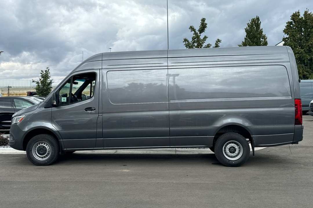2024 Mercedes-Benz Sprinter 3500 Cargo 170 WB - Image 2