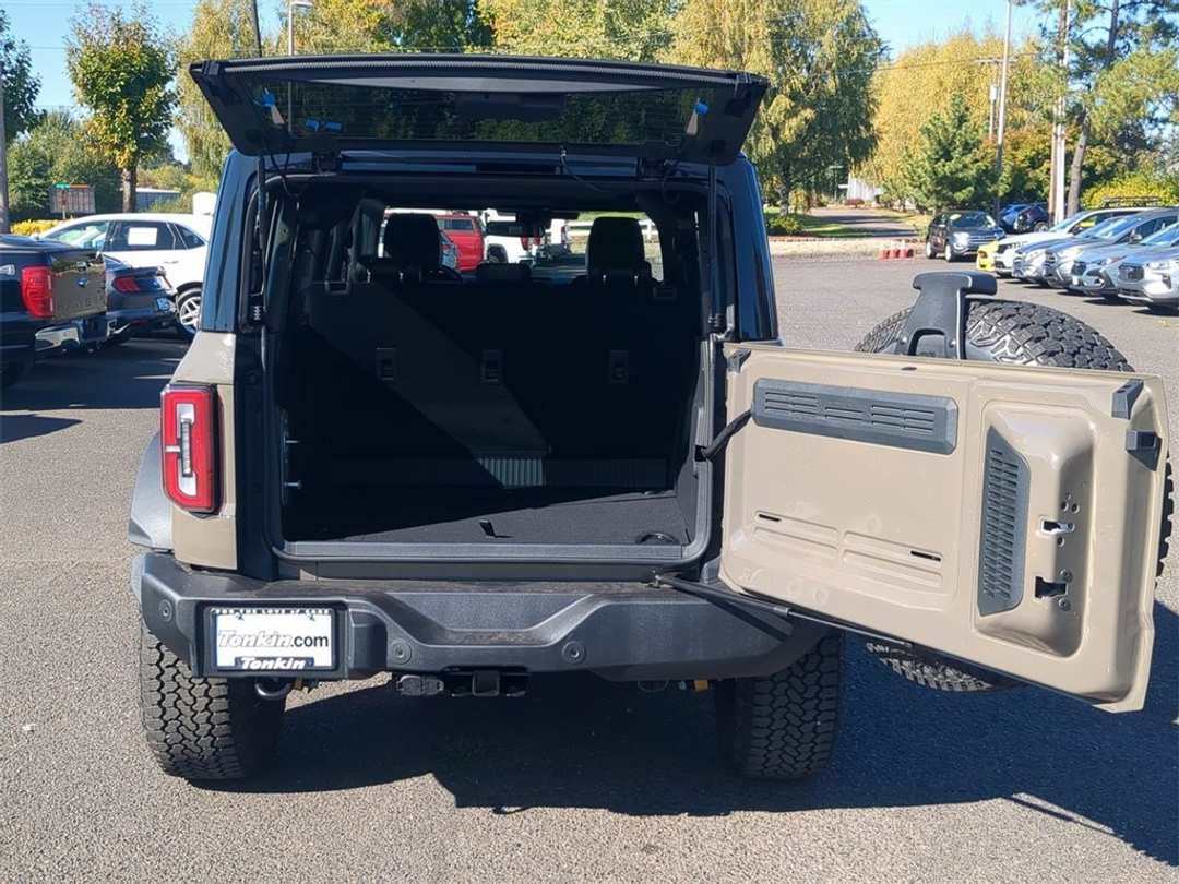 2025 Ford Bronco Outer Banks - Image 25